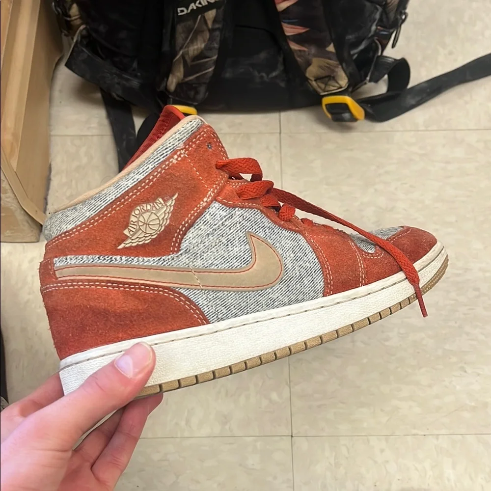 Air Jordan 1 Mid SE GS 'Denim Red’ medium condition - Picture 1 of 6